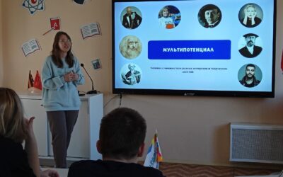 В гостях у «УчимЗнаем»: редактор «Театрального бульвара» рассказала юным пациентам НИИ НДХиТ о секретах медиасферы